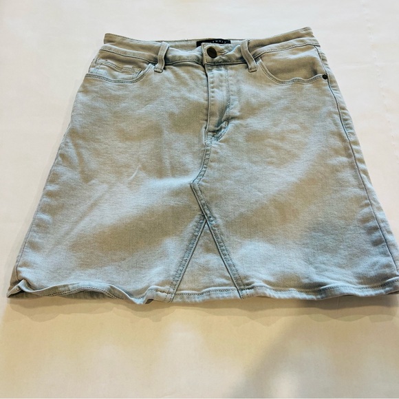 Sanctuary Dresses & Skirts - Sanctuary Denim Los Angeles  Zip Stretch Denim Skirt. Women's Size 27